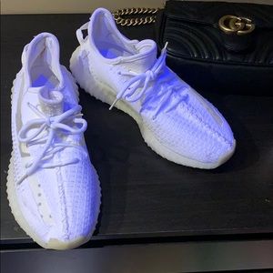 YEEZY 350 BOOST V2